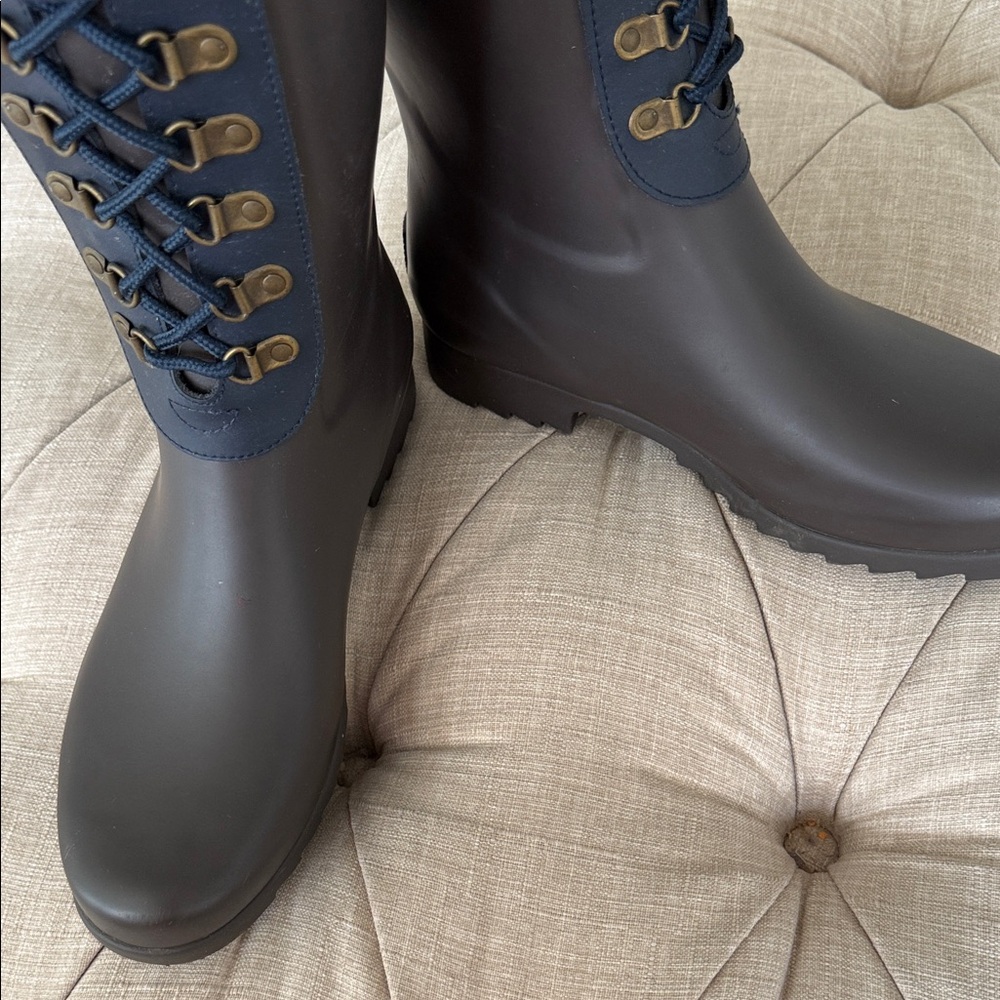 UGG Women's Black and Navy Lace-Up Boots - Picture 9 of 15